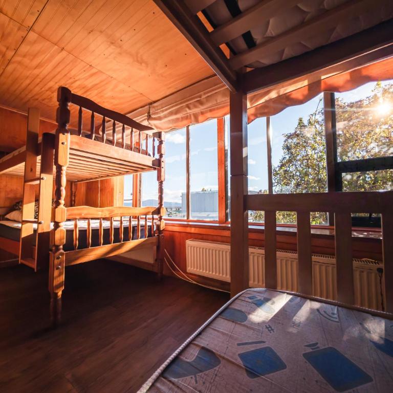 Hostel Patagonia Backpackers - Bunk Bed in Mixed Dormitory Room - 7