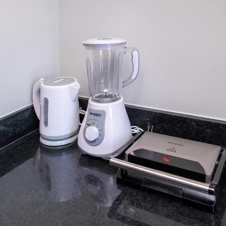 Modern 2BR Apt with Balcony Free Parking B53 - Apartamento - 56