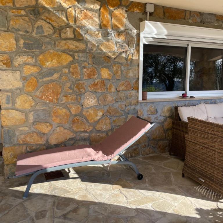 Rez de villa Peymeinade - Maison 1 Chambre - 13