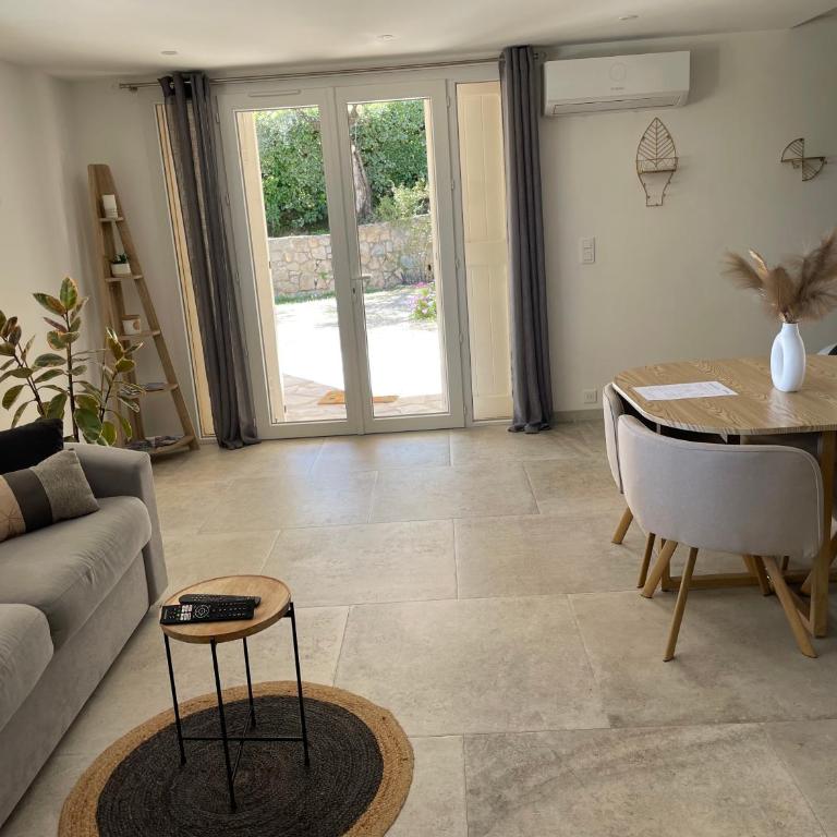 Rez de villa Peymeinade - Maison 1 Chambre - 1