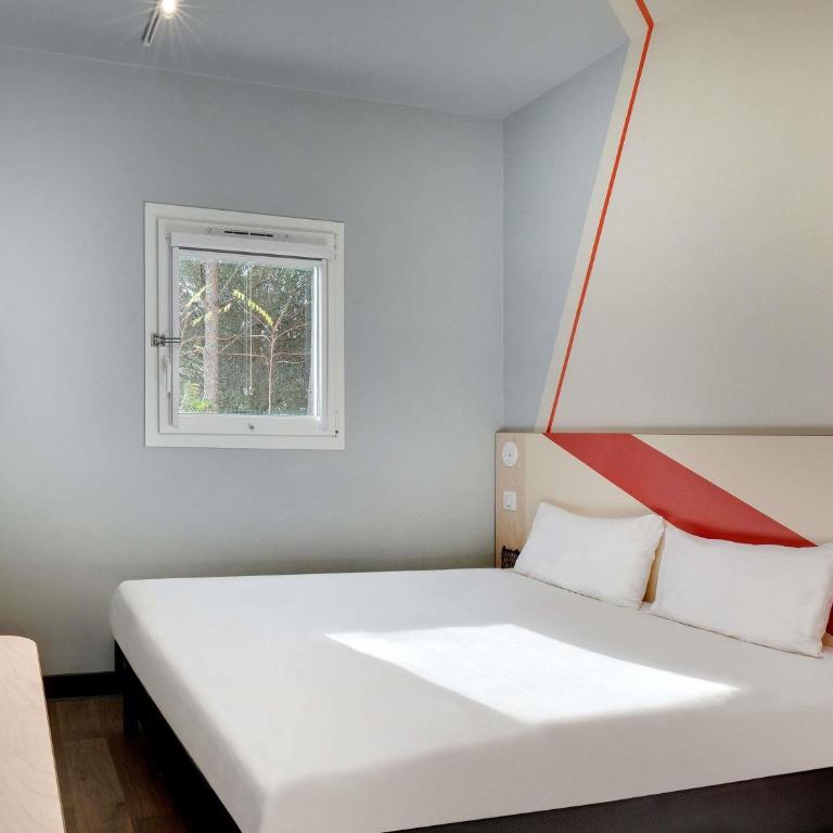 Hotel Ibis Budget Montpellier Centre Millenaire - - Chambre Triple avec 1 Lit Double et 1 Lit Simple - 6