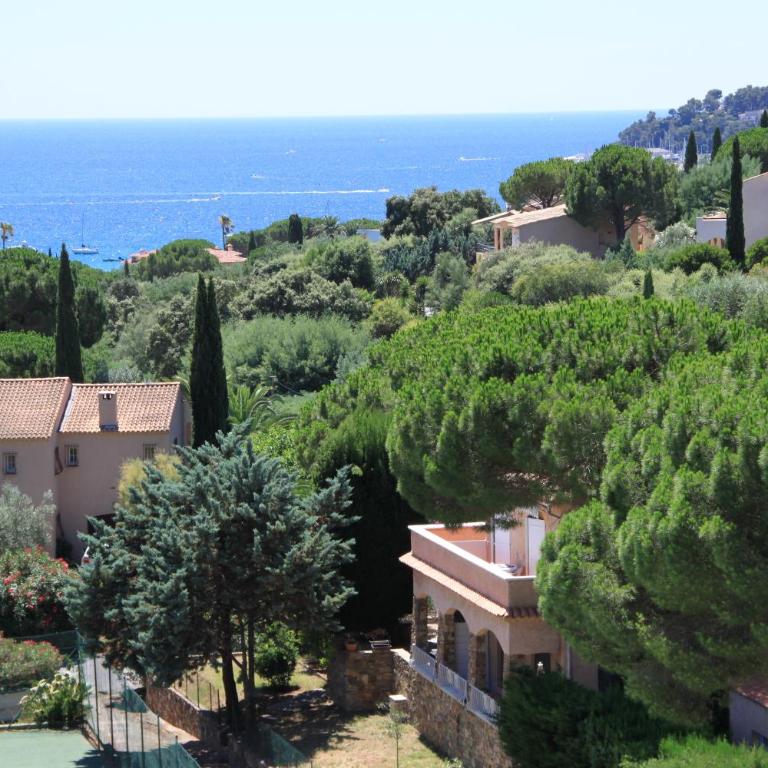 Hôtel du Parc Cavalaire sur Mer - Chambre Confort avec Balcon - Vue sur Mer - 13