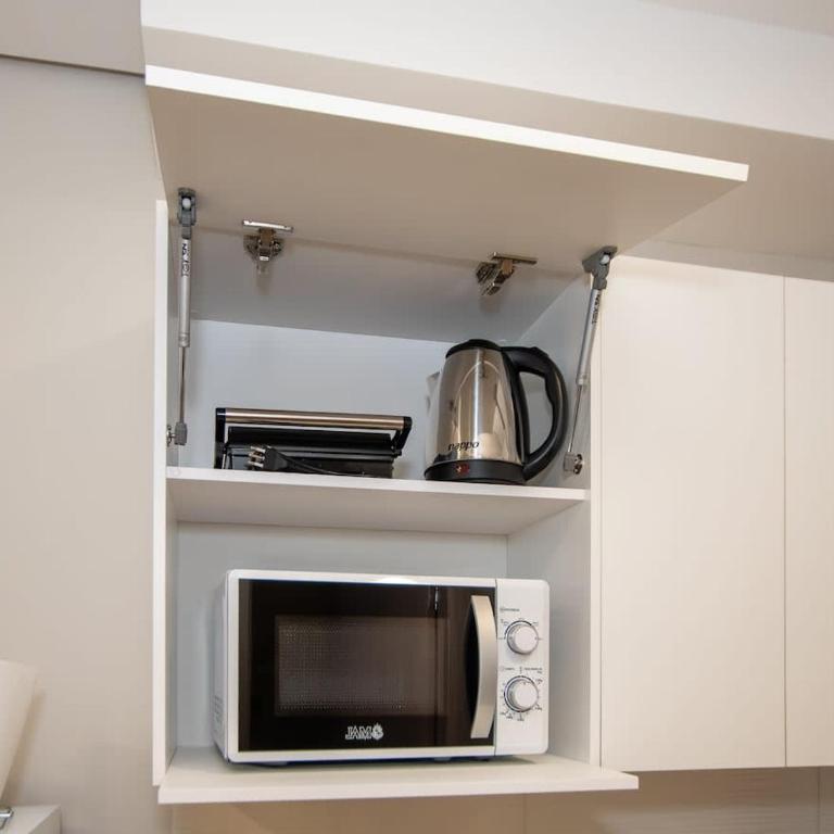 Stylish Studio Pool Gym & City Views - Apartment - 7