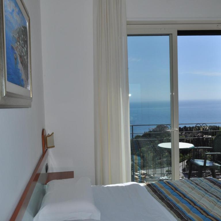 Hotel Condor - Double or Twin Room with Balcony and Sea View - 11