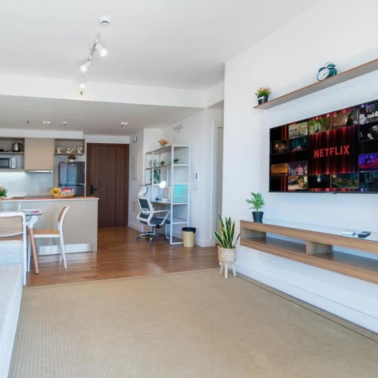 Prime Location 1BR apt Steps from Mall - Apartment - 17