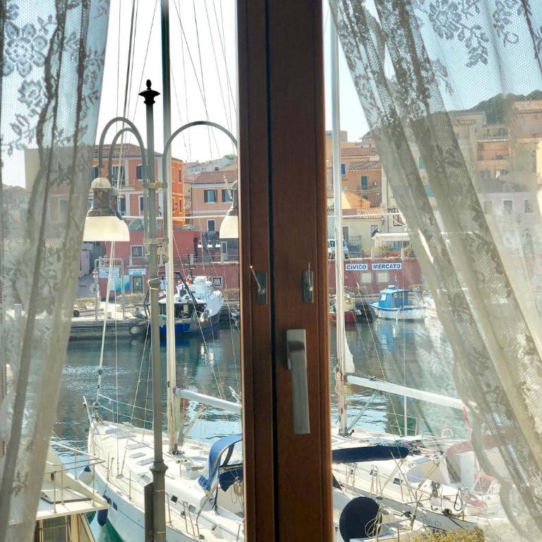 Cala Gavetta Suite - Camera Tripla Standard con Vista Mare - 1