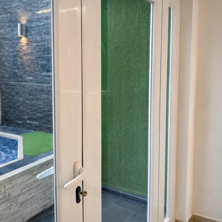 Casa con jacuzzi en La Aurora, Guayaquil, 3 habitaciones, ideal para familias, con sala, comedor y cocina equipada - Three-Bedroom Apartment - 5