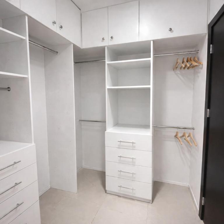 Casa con jacuzzi en La Aurora, Guayaquil, 3 habitaciones, ideal para familias, con sala, comedor y cocina equipada - Three-Bedroom Apartment - 13