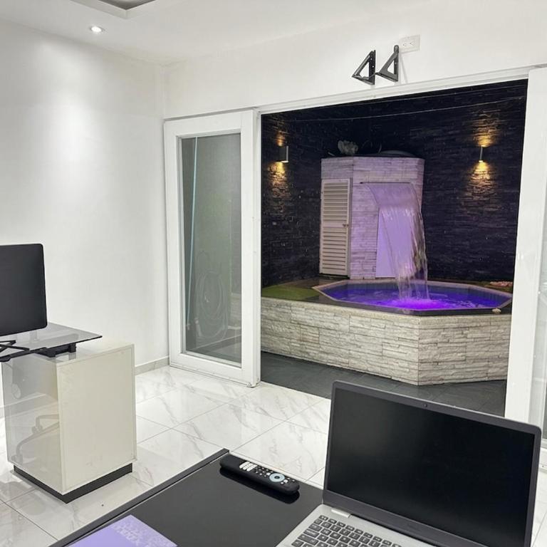 Casa con jacuzzi en La Aurora, Guayaquil, 3 habitaciones, ideal para familias, con sala, comedor y cocina equipada - Three-Bedroom Apartment - 33