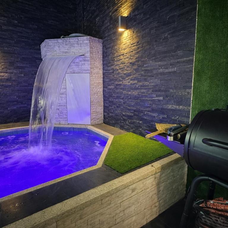 Casa con jacuzzi en La Aurora, Guayaquil, 3 habitaciones, ideal para familias, con sala, comedor y cocina equipada - Three-Bedroom Apartment - 37