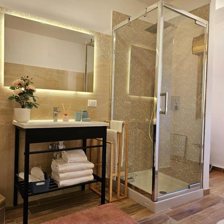 Antica dimora di sant'Antonino - charming central apartment for 8 - Appartamento con 2 Camere da Letto - 2