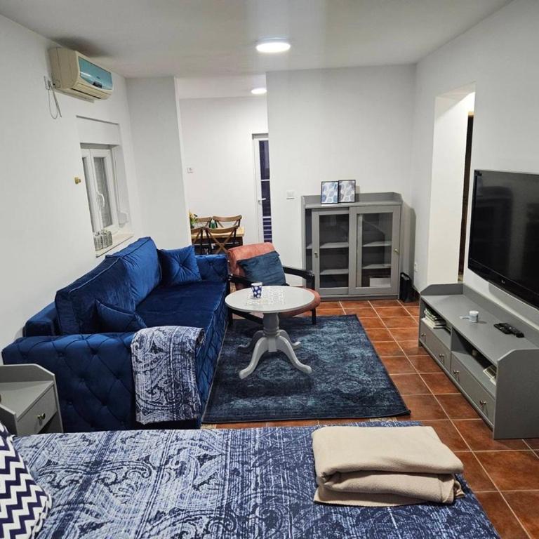 Apartmani Sunce - Double Room with Mountain View - 2