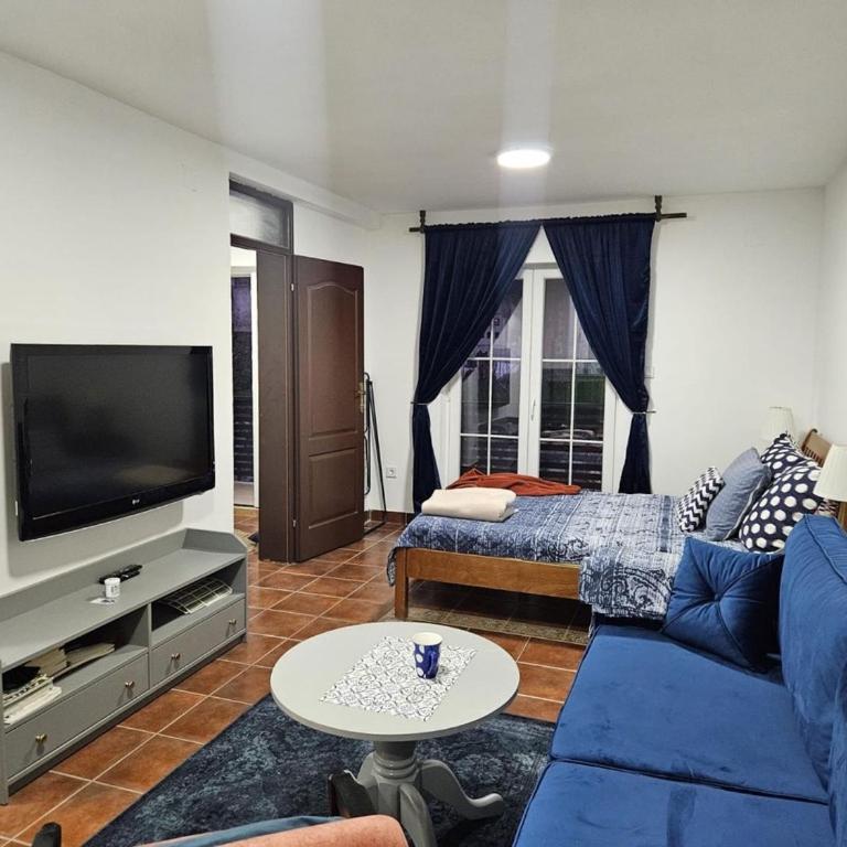 Apartmani Sunce - Double Room with Mountain View - 3