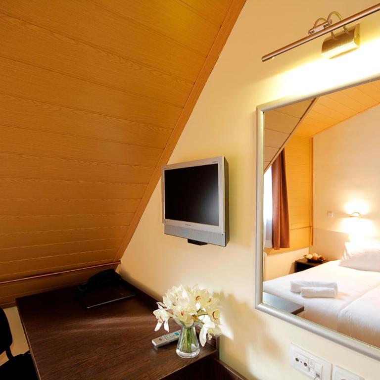 Hotel Junior - Double or Twin Room - 3