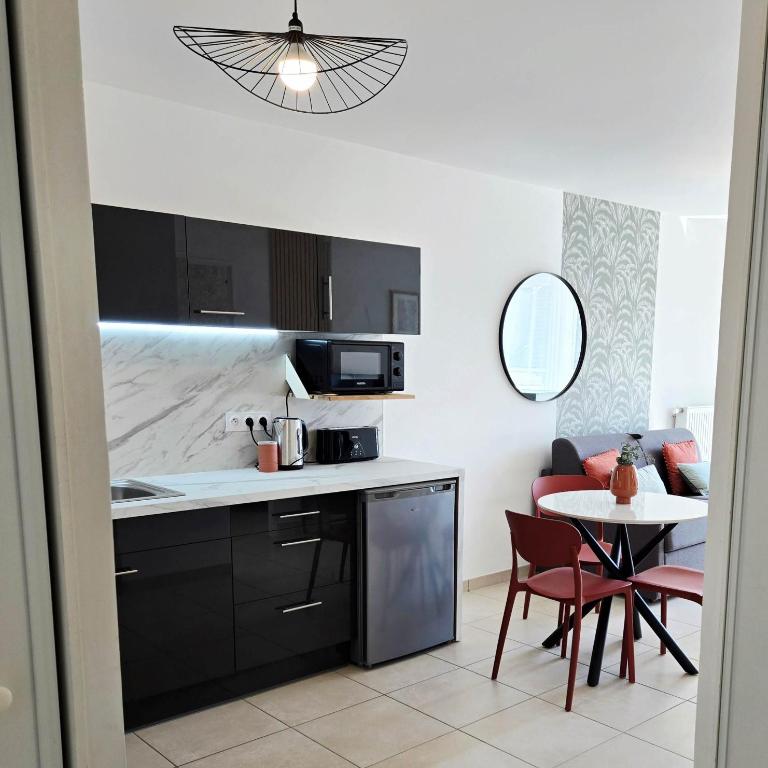 LE 84 - Entre ville et lac, au calme - terrasse - place de parking SEJOURAIXLESBAINS - Apartment mit 1 Schlafzimmer - 7