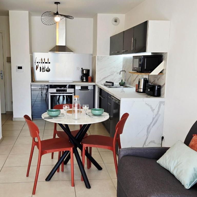 LE 84 - Entre ville et lac, au calme - terrasse - place de parking SEJOURAIXLESBAINS - Apartment mit 1 Schlafzimmer - 16