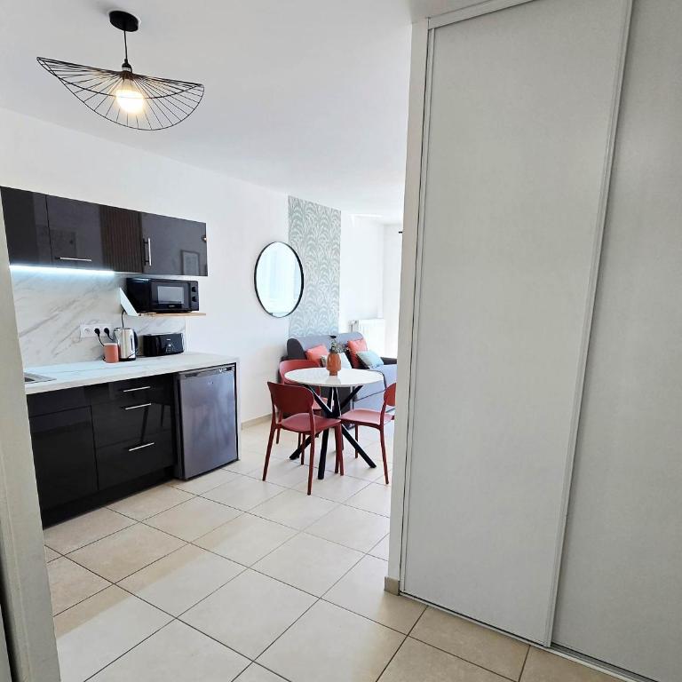 LE 84 - Entre ville et lac, au calme - terrasse - place de parking SEJOURAIXLESBAINS - Apartment mit 1 Schlafzimmer - 23