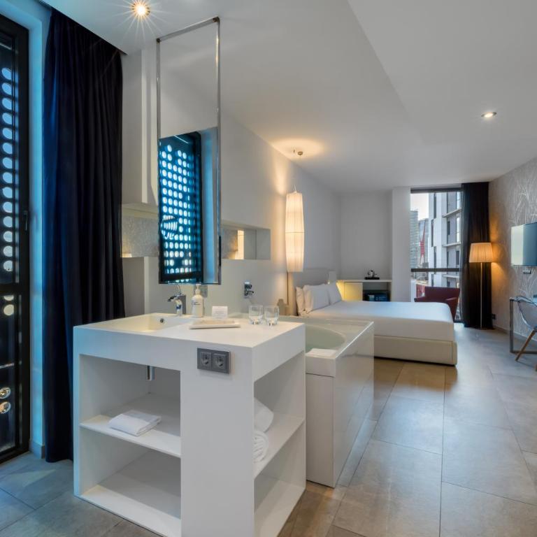 Hotel SB Plaza Europa - Suite con bañera de hidromasaje - 2