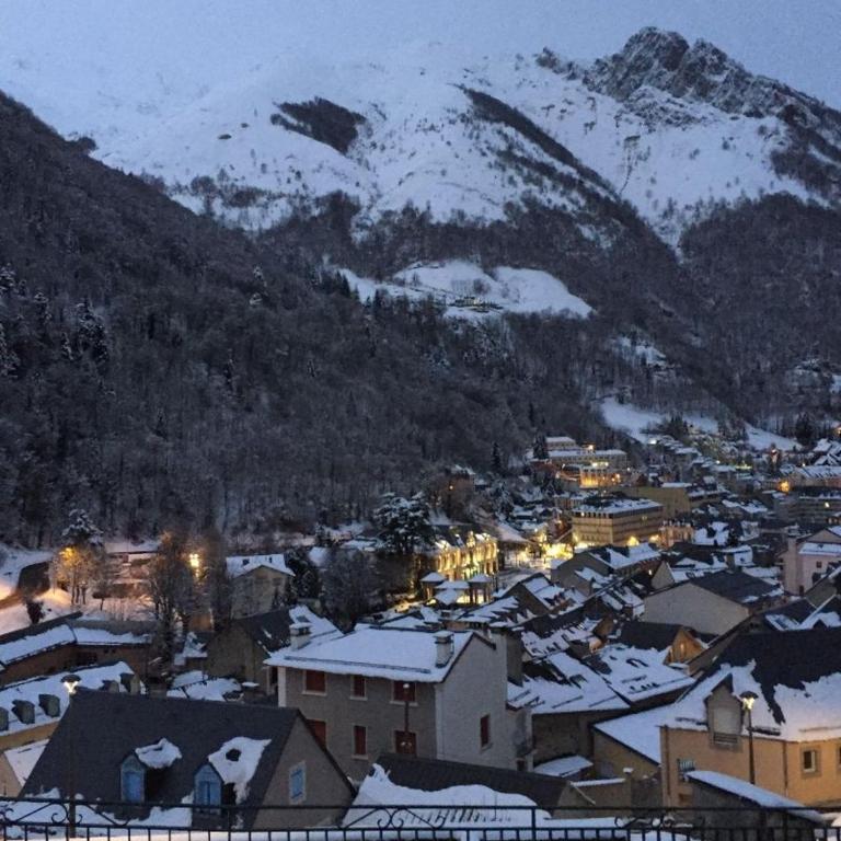 Le jardin privatif de Pauze Cauterets wifi et parking gratuits Vue panoramique - One-Bedroom Apartment - 7