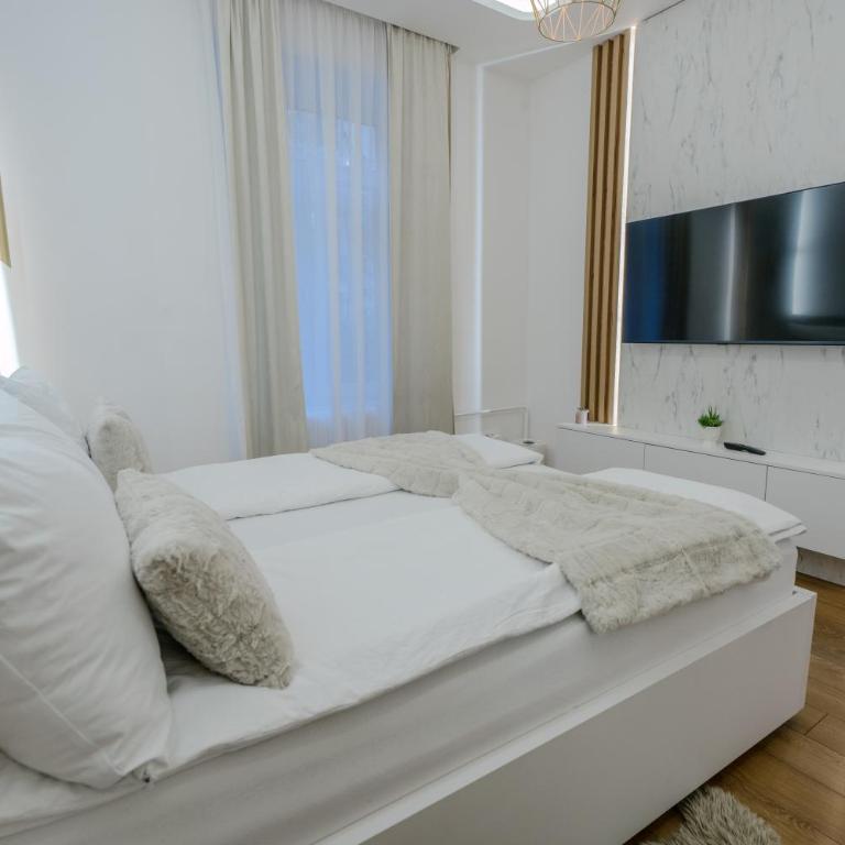Mona Luxury Apartments - Free Garage Parking - One-Bedroom Apartment - 2
