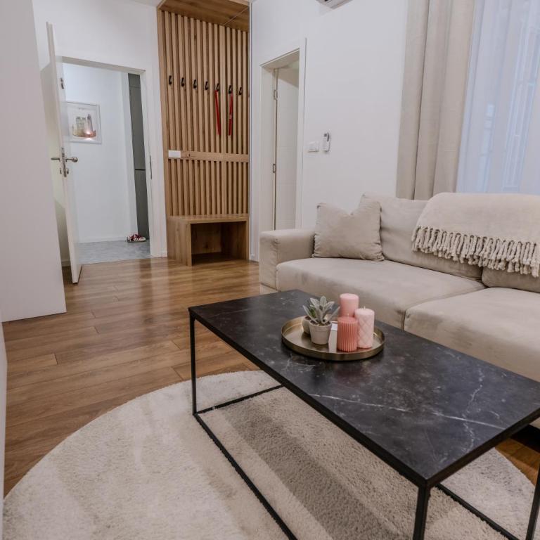 Mona Luxury Apartments - Free Garage Parking - One-Bedroom Apartment - 15