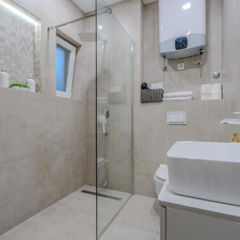 Mona Luxury Apartments - Free Garage Parking - Apartment with Terrace - 8