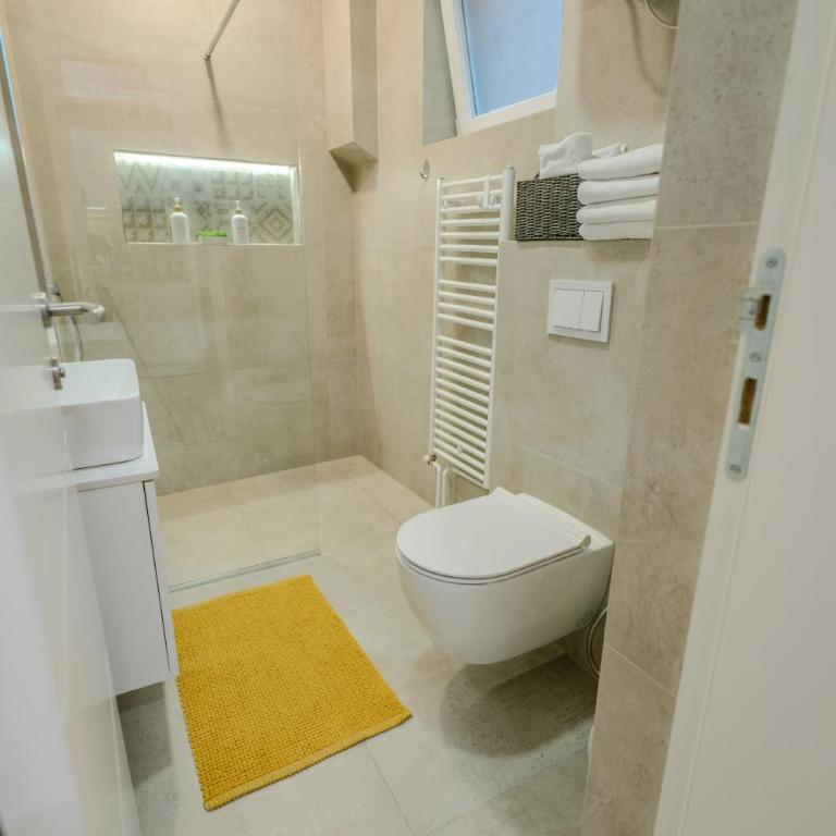 Mona Luxury Apartments - Free Garage Parking - One-Bedroom Apartment - 21
