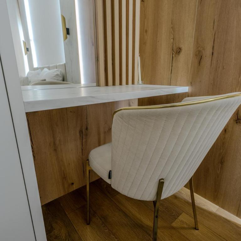 Mona Luxury Apartments - Free Garage Parking - One-Bedroom Apartment - 25