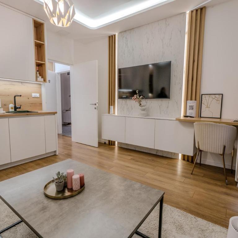 Mona Luxury Apartments - Free Garage Parking - Apartment with Terrace - 24