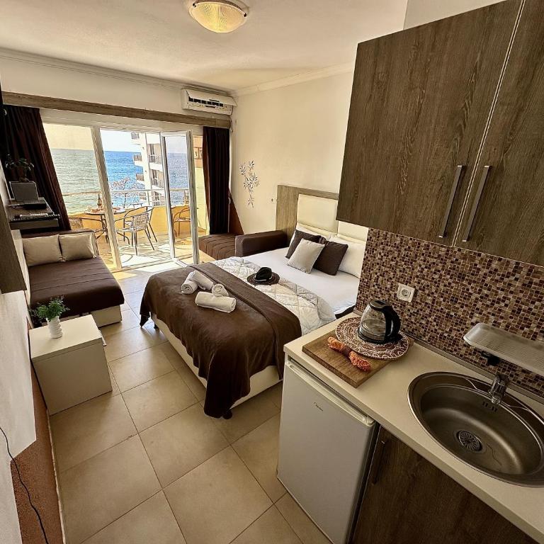 Apart-Hotel Saraj - Suite with Sea View - 10