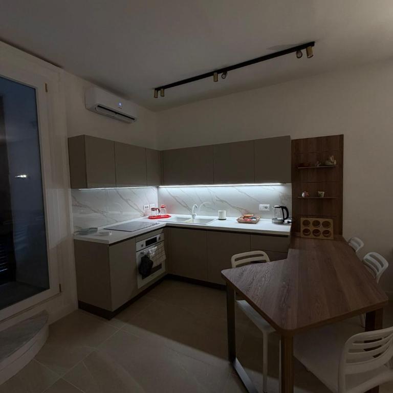 La Casa dietro l'Angolo, large two-room apartment in the center - Appartamento con 2 Camere da Letto - 2