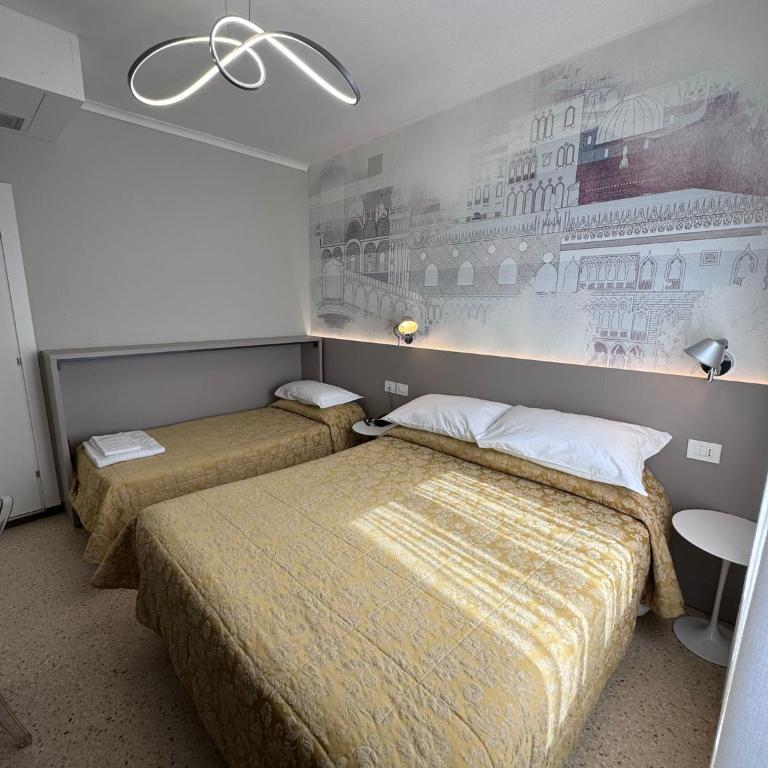 Hotel Adriatico - Superior Triple Room - 4