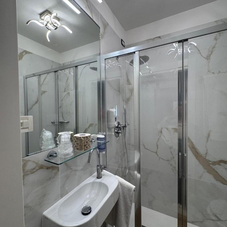 Hotel Adriatico - Superior Triple Room - 12