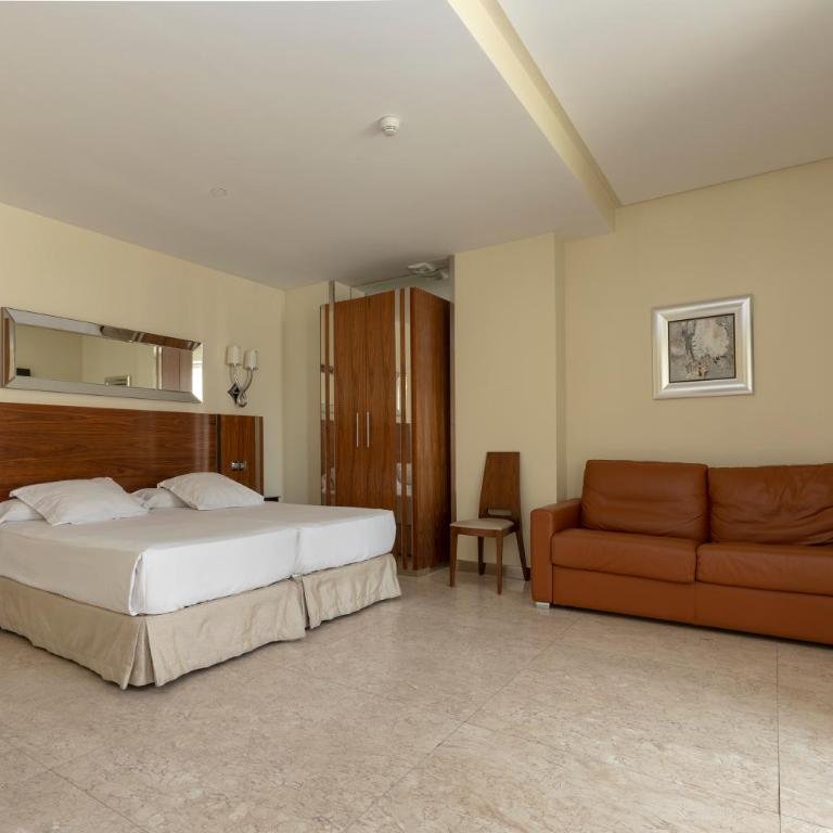 Gran Hotel Corona Sol - Habitación Doble Estándar con sofá - 2