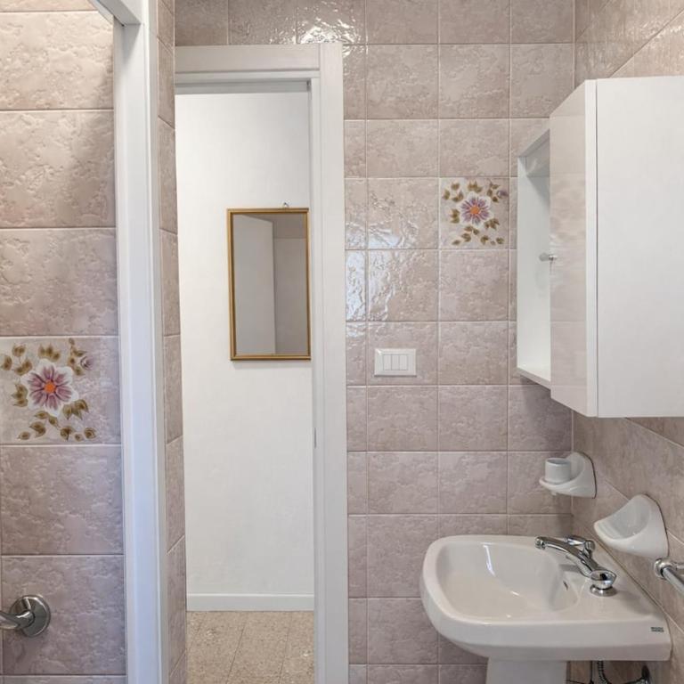Silent Pineta Retreat with parking - One-Bedroom Apartment - 5
