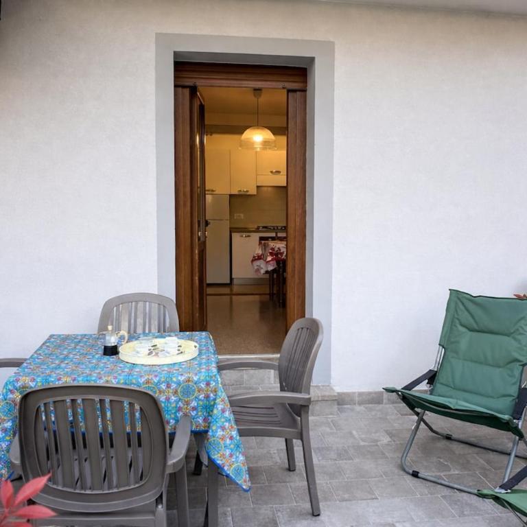 Silent Pineta Retreat with parking - One-Bedroom Apartment - 13
