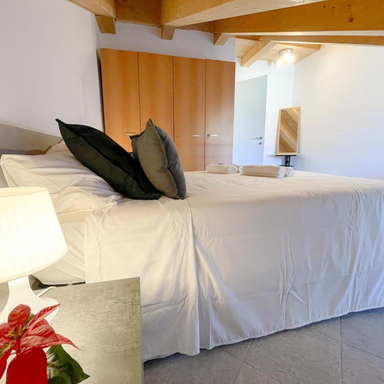 Thiago Home-Elegant Mansarda Santa Giulia Square - One-Bedroom Apartment - 5