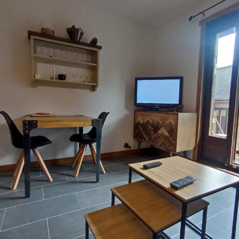 Lumineux 30 M Avec Balcon Centre Village - Appartement - 1
