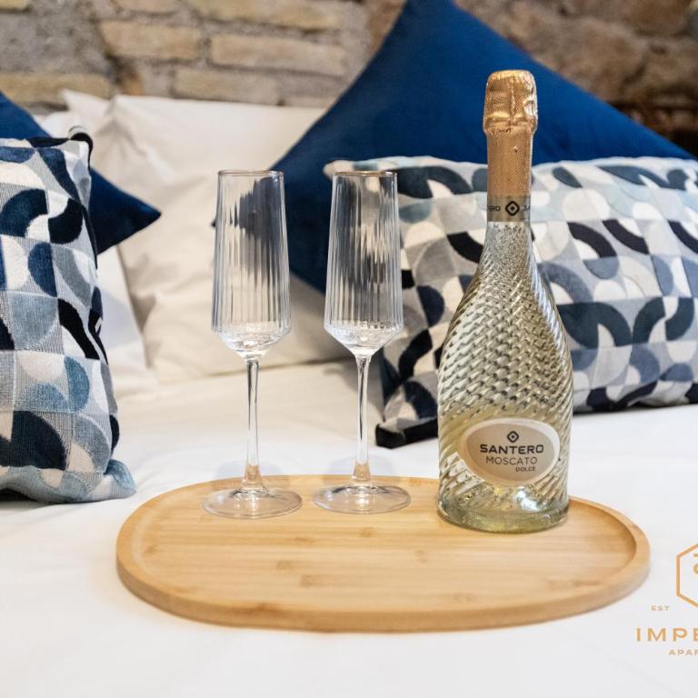 Imperium Vittorio Central Guesthouse - 4 BDR, City Center, 100mt to train station, pvt bathrooms, A-C - Camera Matrimoniale con Bagno Privato Esterno - 8