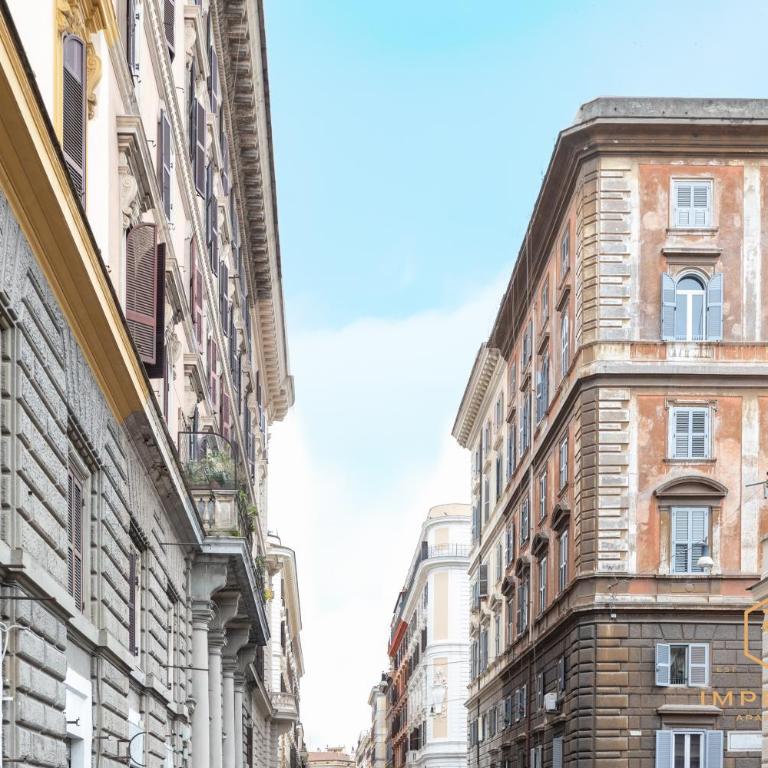 Imperium Vittorio Central Guesthouse - 4 BDR, City Center, 100mt to train station, pvt bathrooms, A-C - Camera Matrimoniale con Bagno Privato - 14