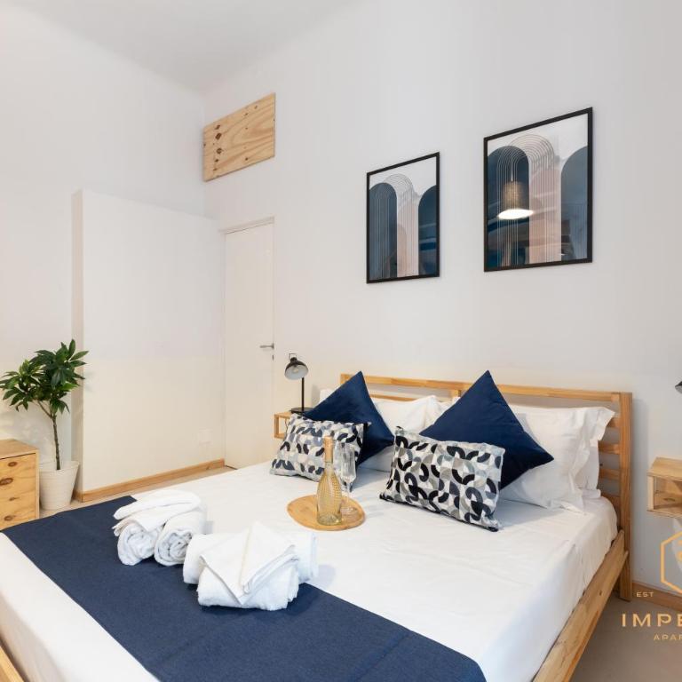 Imperium Vittorio Central Guesthouse - 4 BDR, City Center, 100mt to train station, pvt bathrooms, A-C - Camera Matrimoniale con Bagno Privato - 2
