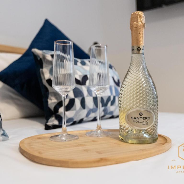 Imperium Vittorio Central Guesthouse - 4 BDR, City Center, 100mt to train station, pvt bathrooms, A-C - Camera Matrimoniale con Bagno Privato - 11