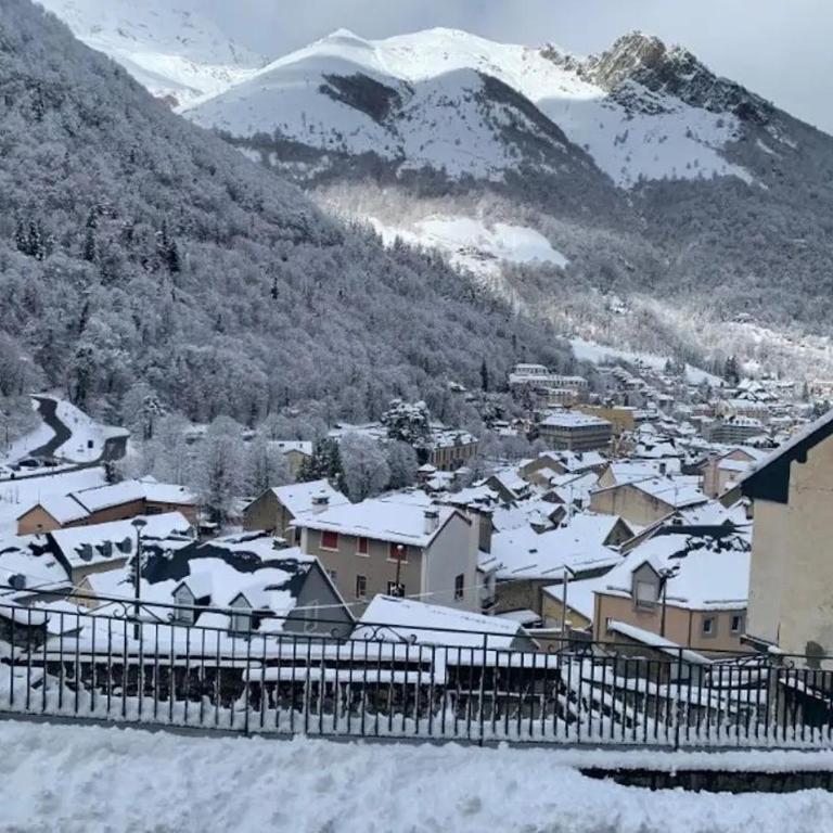 Le jardin privatif de Pauze Cauterets wifi et parking gratuits Vue panoramique - One-Bedroom Apartment - 13
