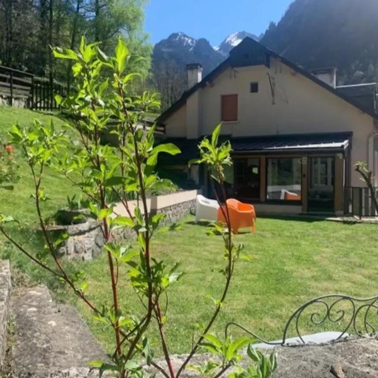 Le jardin privatif de Pauze Cauterets wifi et parking gratuits Vue panoramique - One-Bedroom Apartment - 20