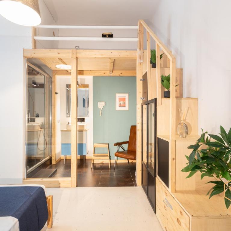 Imperium Vittorio Central Guesthouse - 4 BDR, City Center, 100mt to train station, pvt bathrooms, A-C - Camera Matrimoniale con Bagno Privato - 9