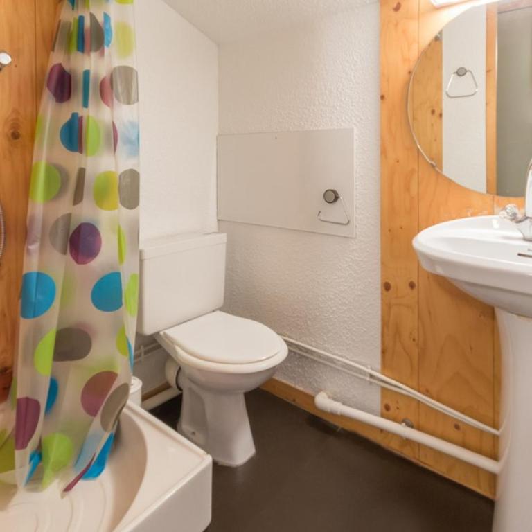 Appartement fonctionnel proche pistes, balcon vue vallée, 6/7 personnes - Three-Bedroom Apartment - 12