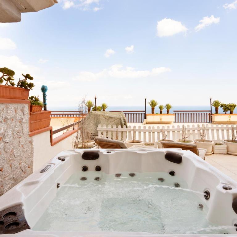Maison de Charme Taormina with private jacuzzi - Appartamento Superior con Vista Mare - 9