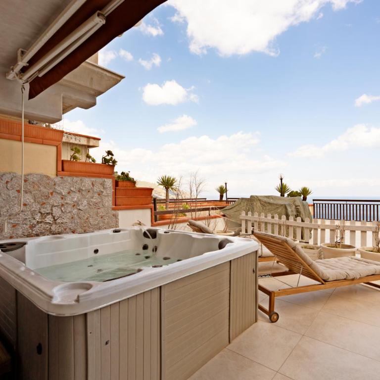 Maison de Charme Taormina with private jacuzzi - Appartamento Superior con Vista Mare - 45