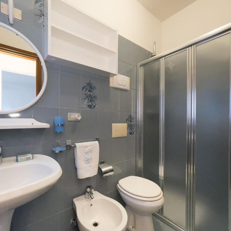 Apartment with parking near center - Apartment - 5
