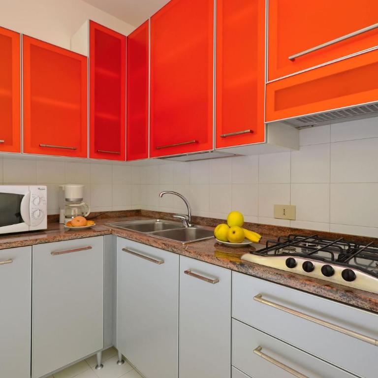 Bright apartment with balcony - Apartment - 3